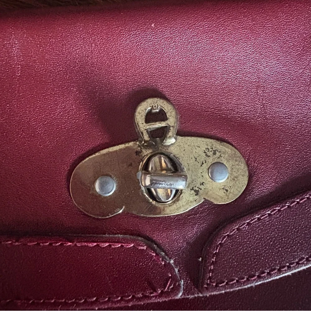 Vintage 1970s Etienne Aigner Clutch - Picture 3 of 11